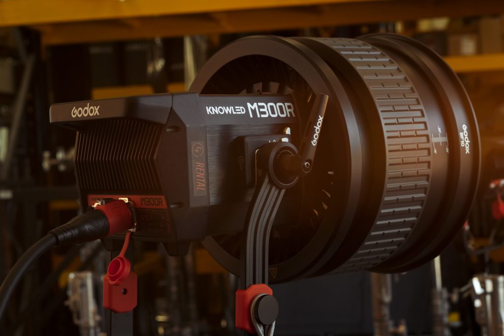 Godox KNOWLED M300R usage 1